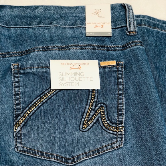 Melissa McCarthy Slimming Silhouette Flare Jeans - Picture 5 of 8